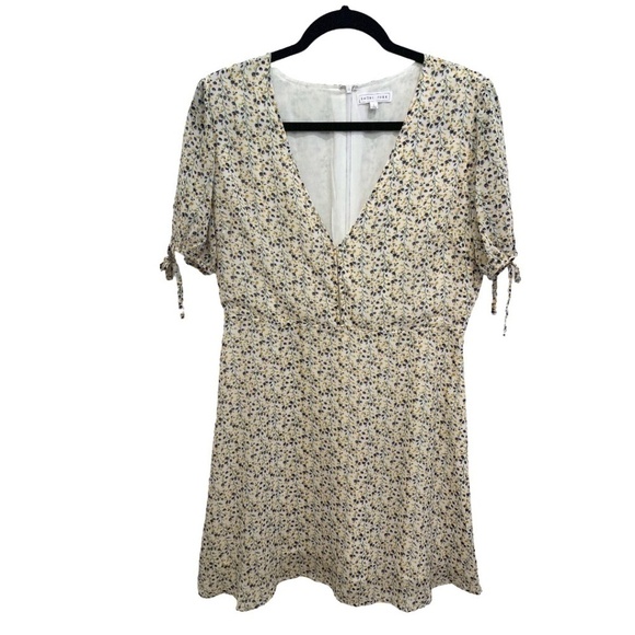 emory park Dresses & Skirts - Emory Park V-Neck Short Sleeve Floral Lightweight Dress Size Large